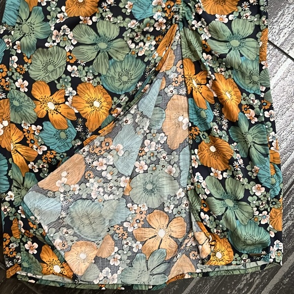 Ladies Volcom skirt - Picture 7 of 8